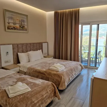 Seaside 3* Himara
